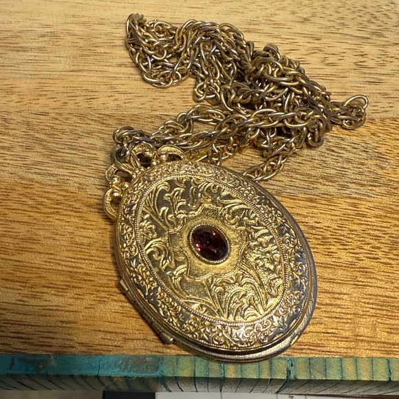 1928 Jewelry - 1928 Elegant Locket Necklace